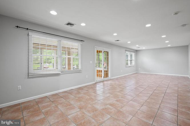 262 CRESCENT DRIVE