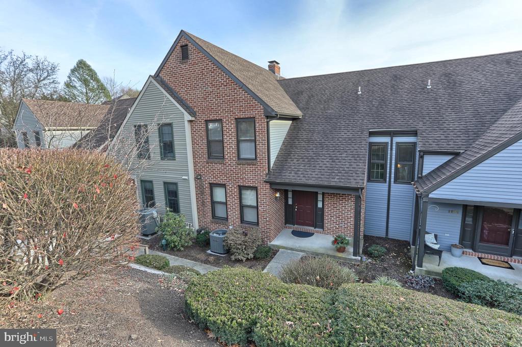 1127 WICKLOW COURT