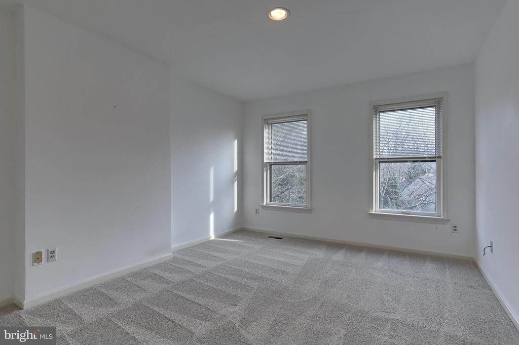 1127 WICKLOW COURT