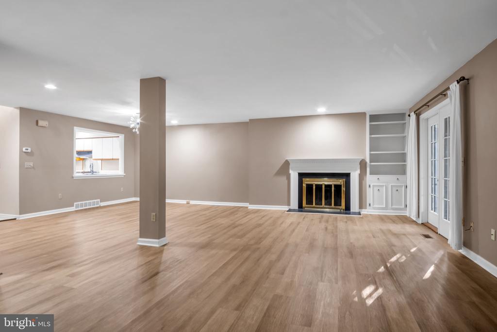 1127 WICKLOW COURT