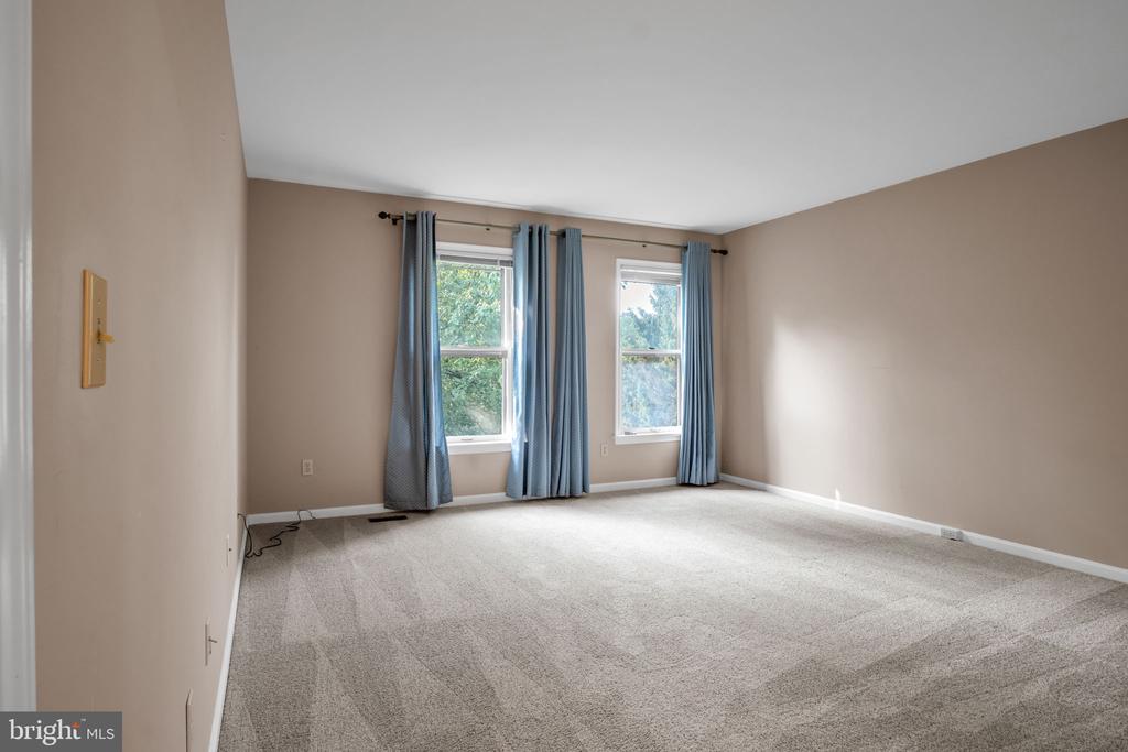 1127 WICKLOW COURT