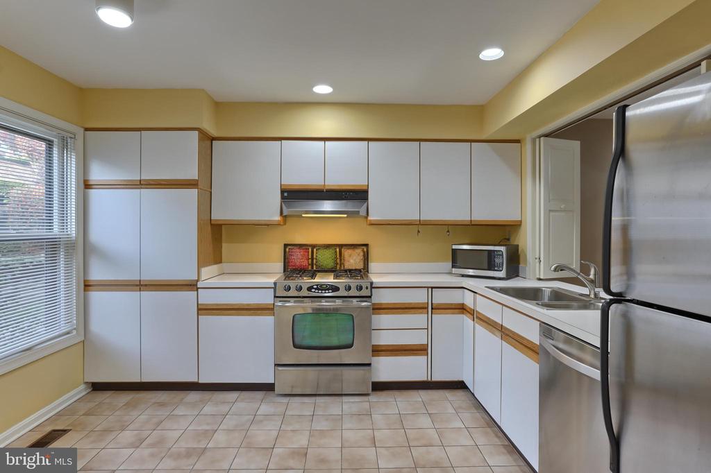 1127 WICKLOW COURT