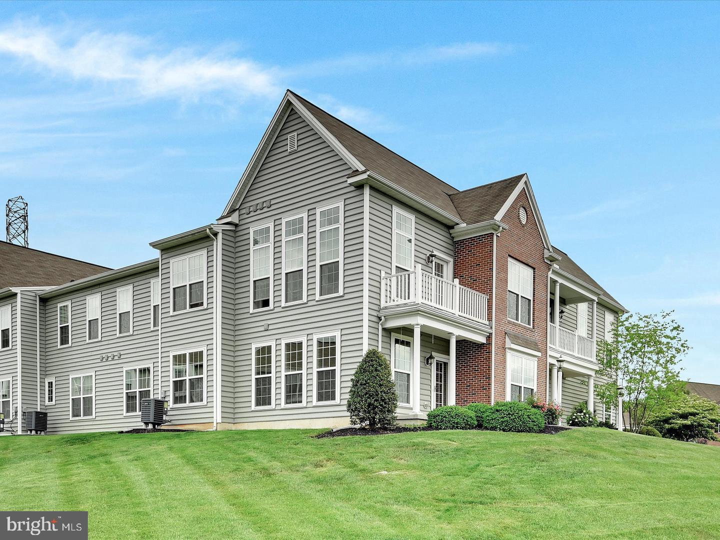 615 DARBY COURT