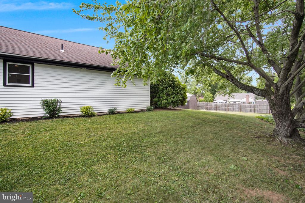 1098 HILLVIEW LANE