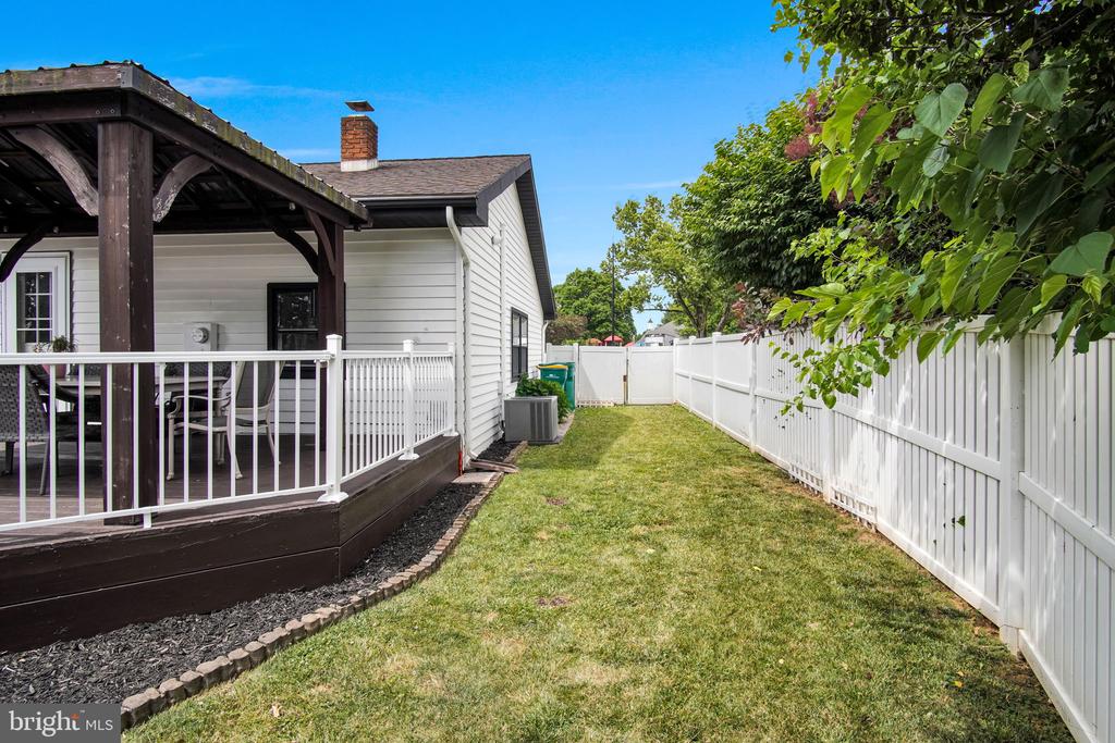 1098 HILLVIEW LANE