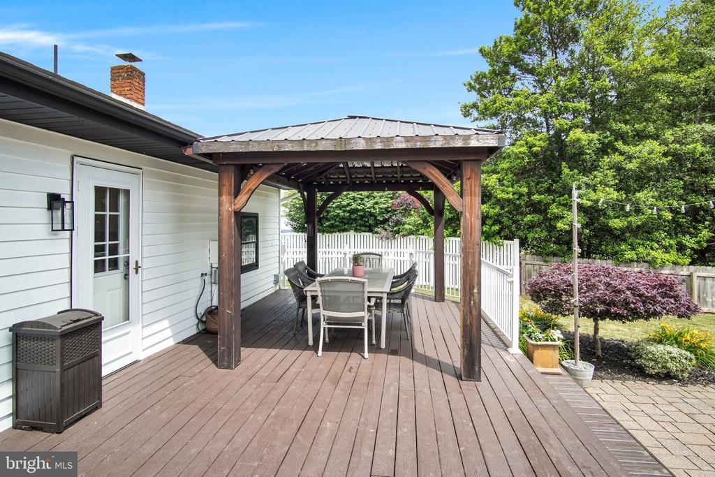 1098 HILLVIEW LANE