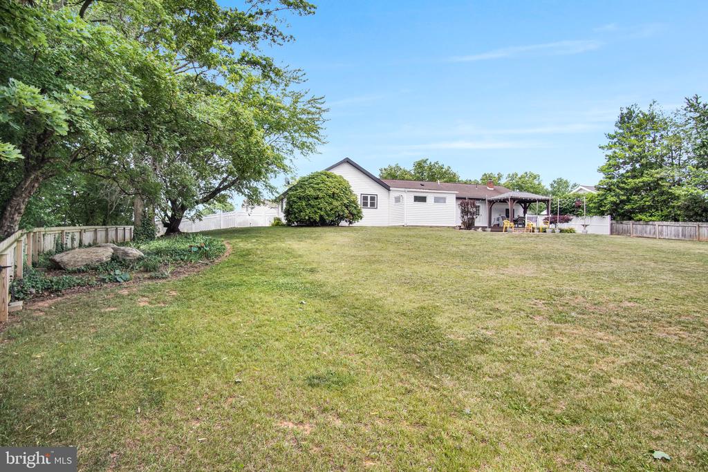 1098 HILLVIEW LANE
