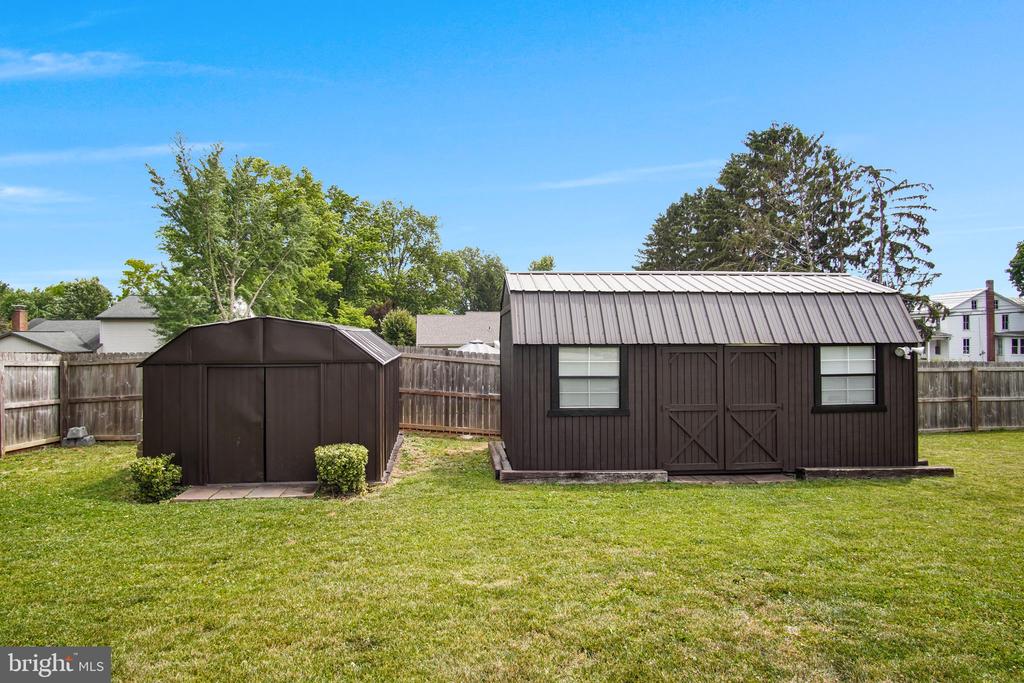 1098 HILLVIEW LANE