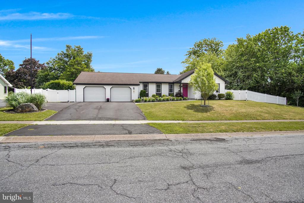 1098 HILLVIEW LANE