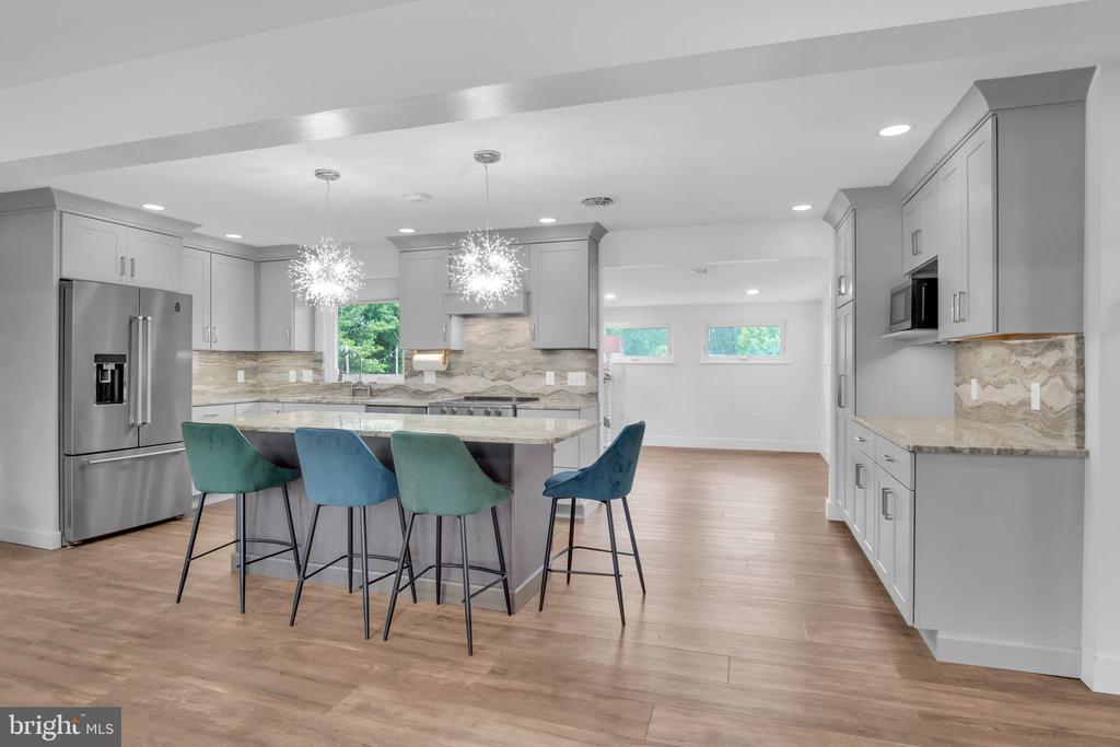1098 HILLVIEW LANE