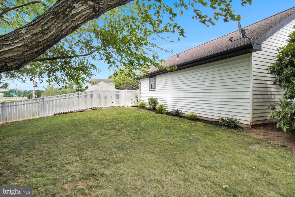 1098 HILLVIEW LANE