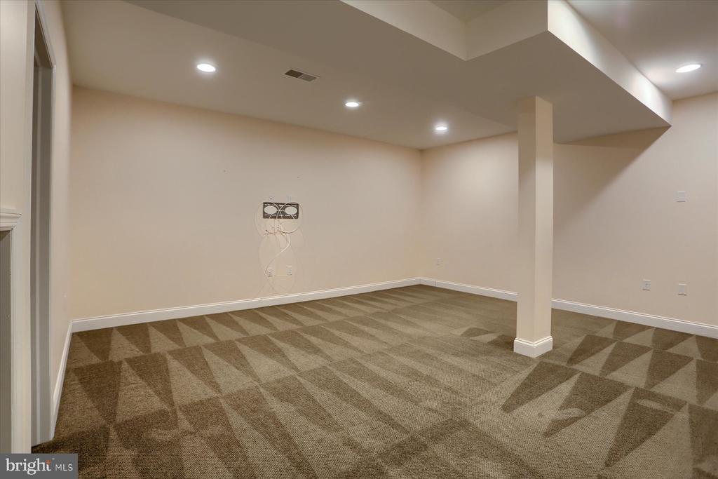 978 POWDER HORN DRIVE