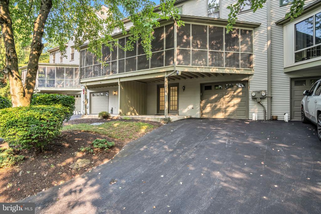1127 WICKLOW COURT