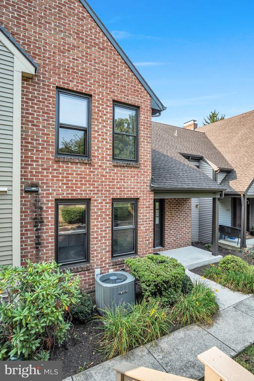 1127 WICKLOW COURT