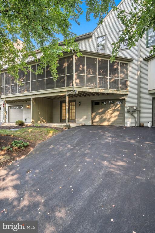 1127 WICKLOW COURT