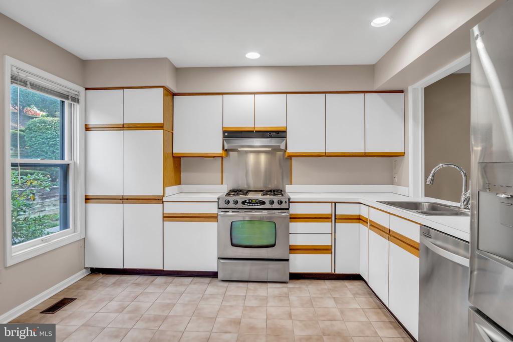 1127 WICKLOW COURT