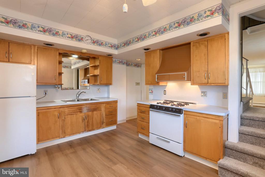 67 W GRANADA AVENUE