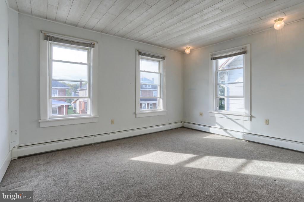 67 W GRANADA AVENUE
