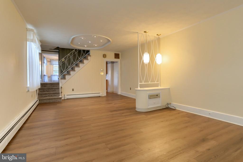 67 W GRANADA AVENUE