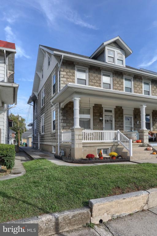 67 W GRANADA AVENUE
