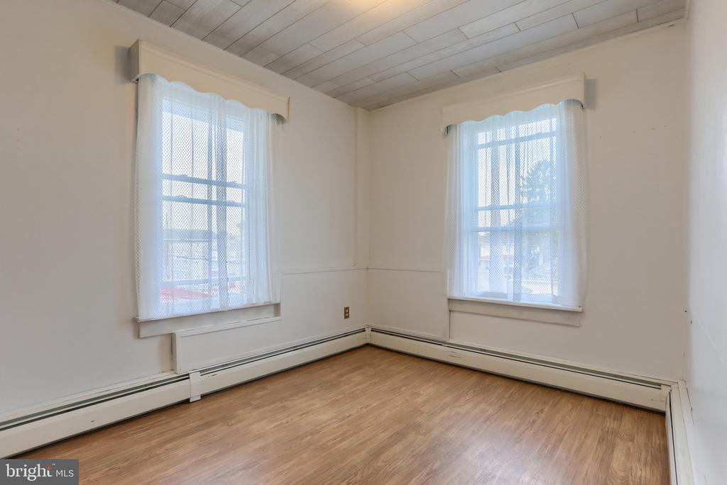 67 W GRANADA AVENUE
