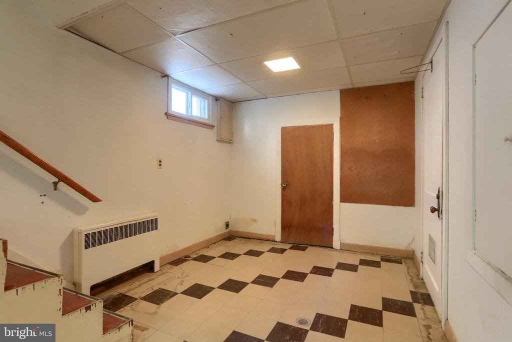 67 W GRANADA AVENUE