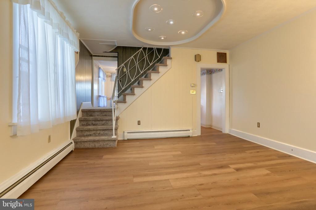 67 W GRANADA AVENUE