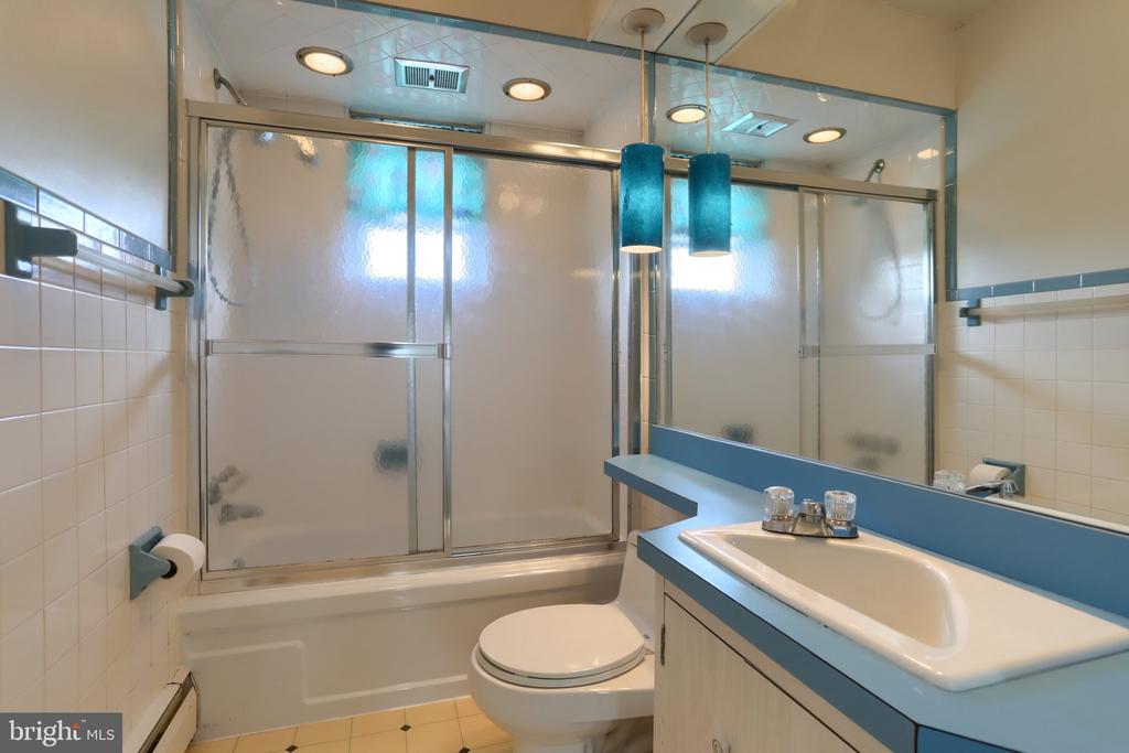 67 W GRANADA AVENUE