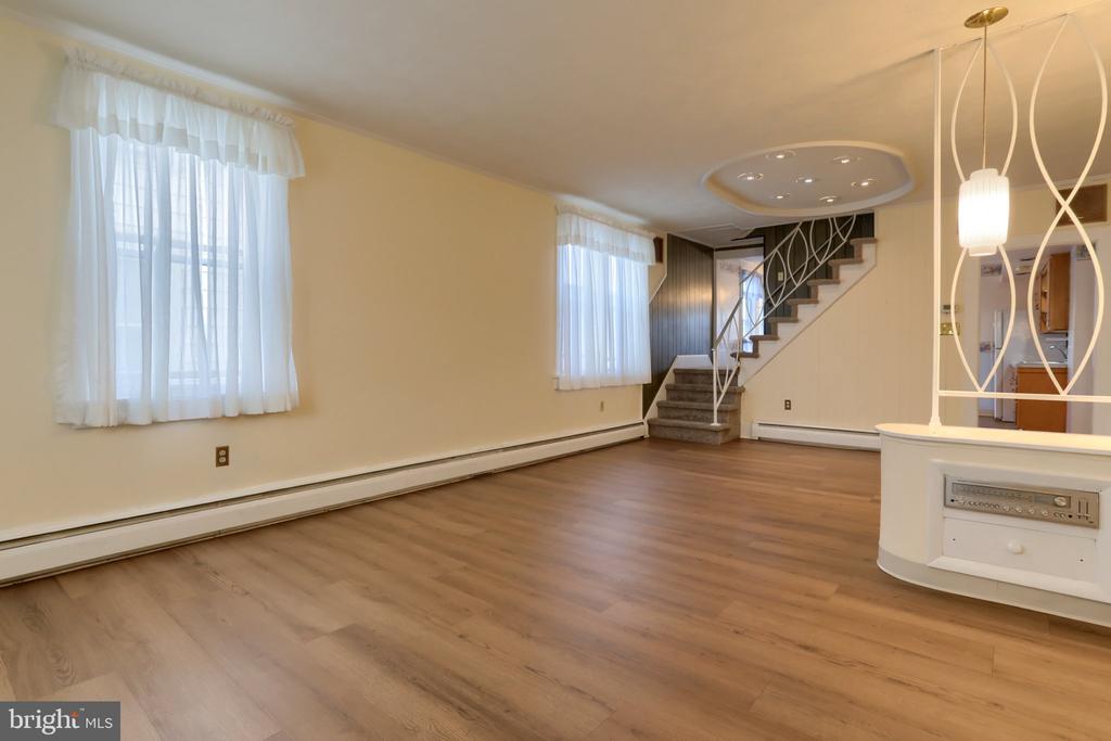 67 W GRANADA AVENUE