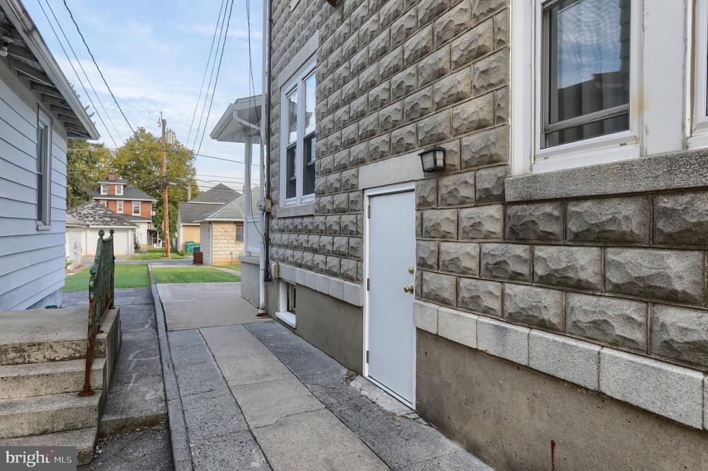 67 W GRANADA AVENUE