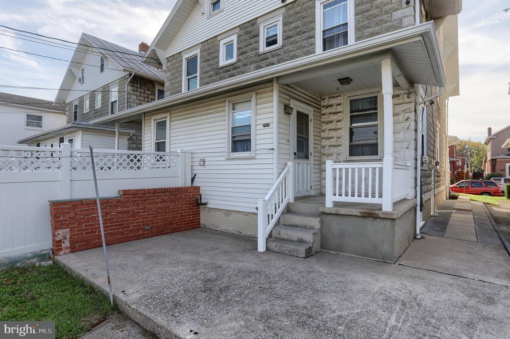 67 W GRANADA AVENUE