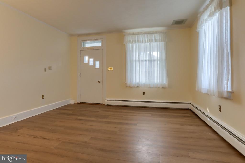 67 W GRANADA AVENUE