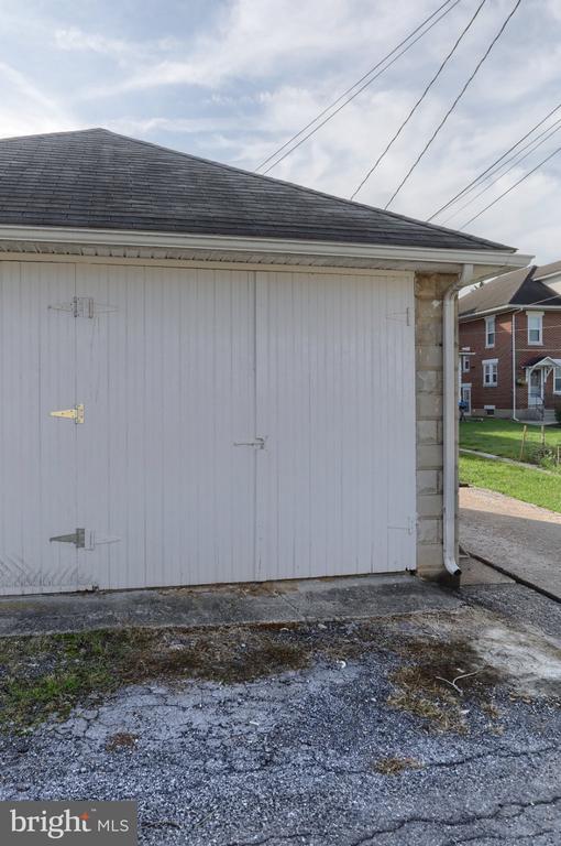 67 W GRANADA AVENUE