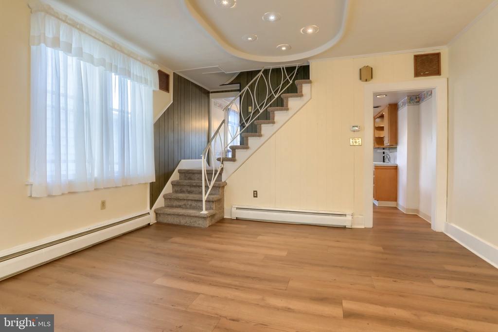 67 W GRANADA AVENUE
