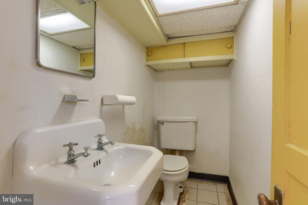 67 W GRANADA AVENUE