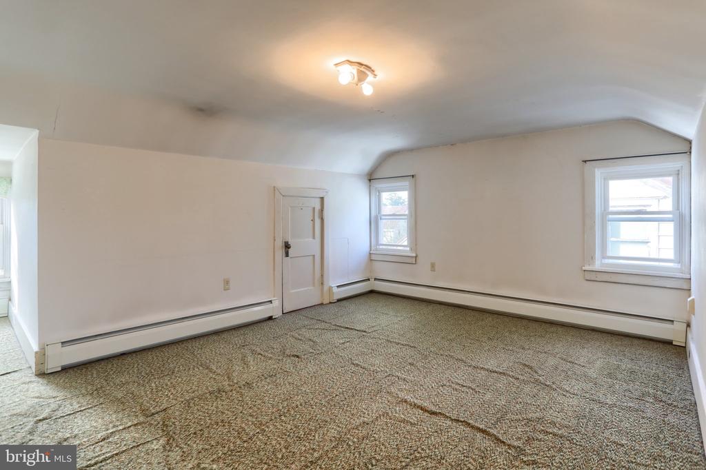 67 W GRANADA AVENUE