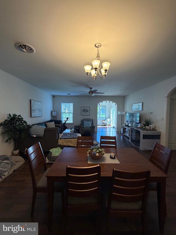 109 S VILLAGE CIR