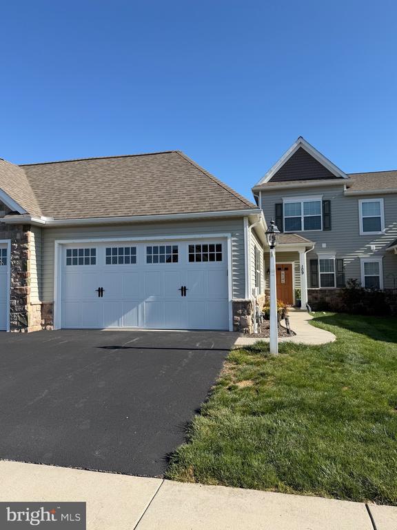 109 S VILLAGE CIR