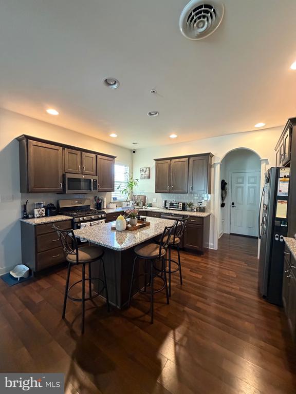 109 S VILLAGE CIR