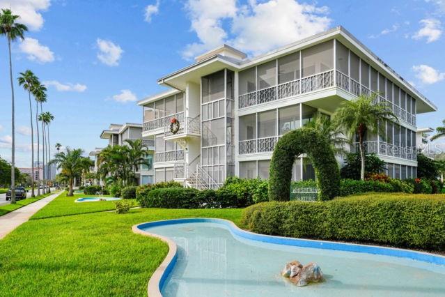 1060 N SHORE DR NE #5