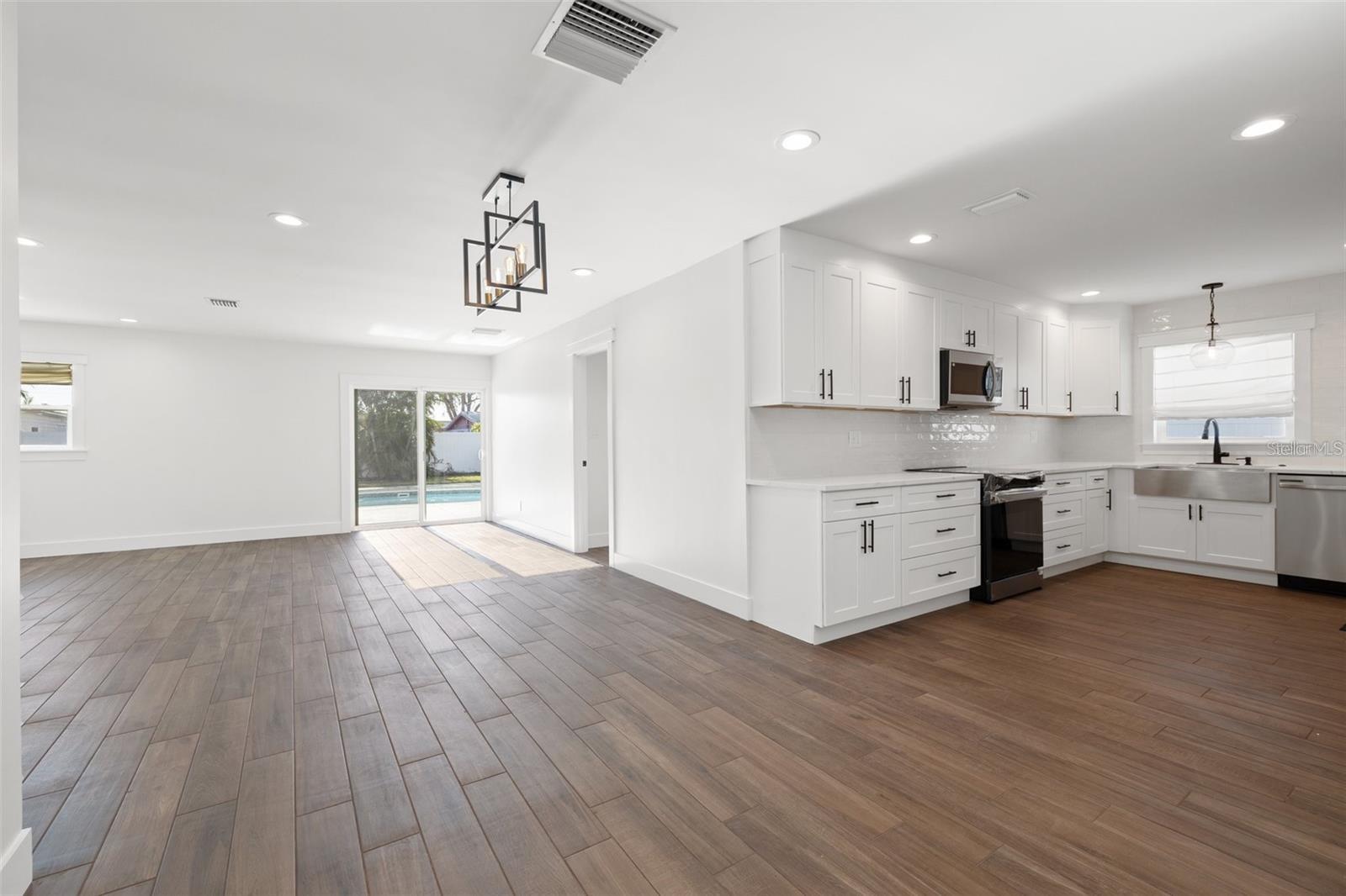 2050 BAYOU GRANDE BLVD NE