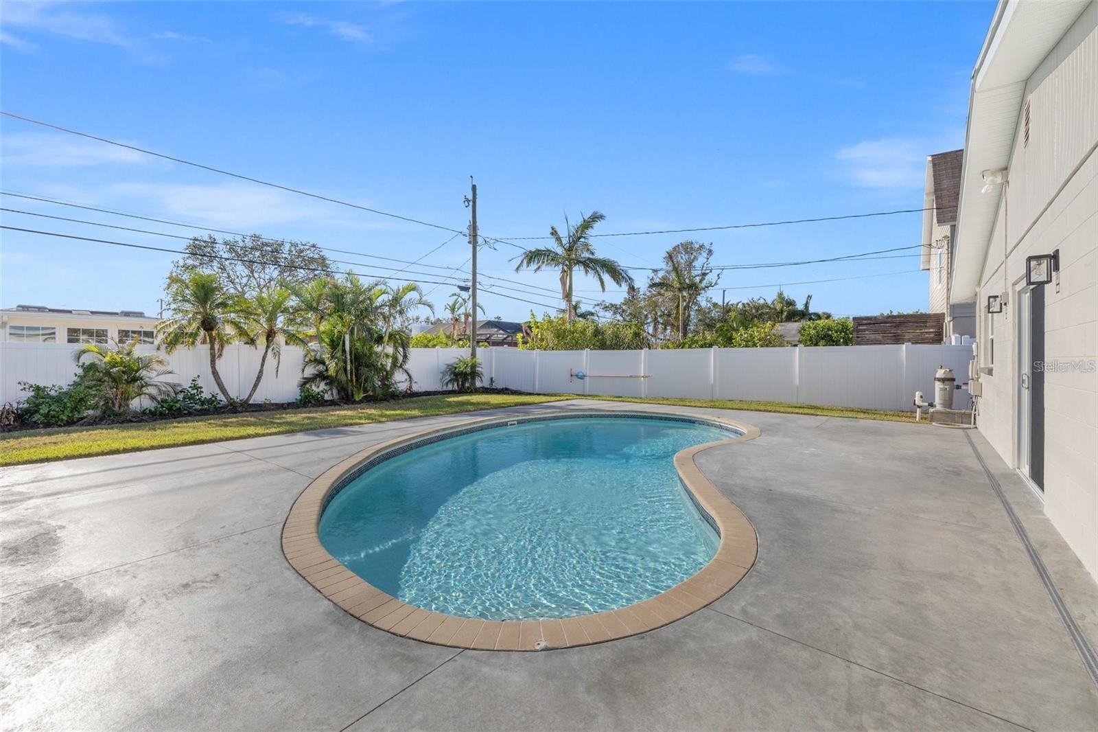 2050 BAYOU GRANDE BLVD NE