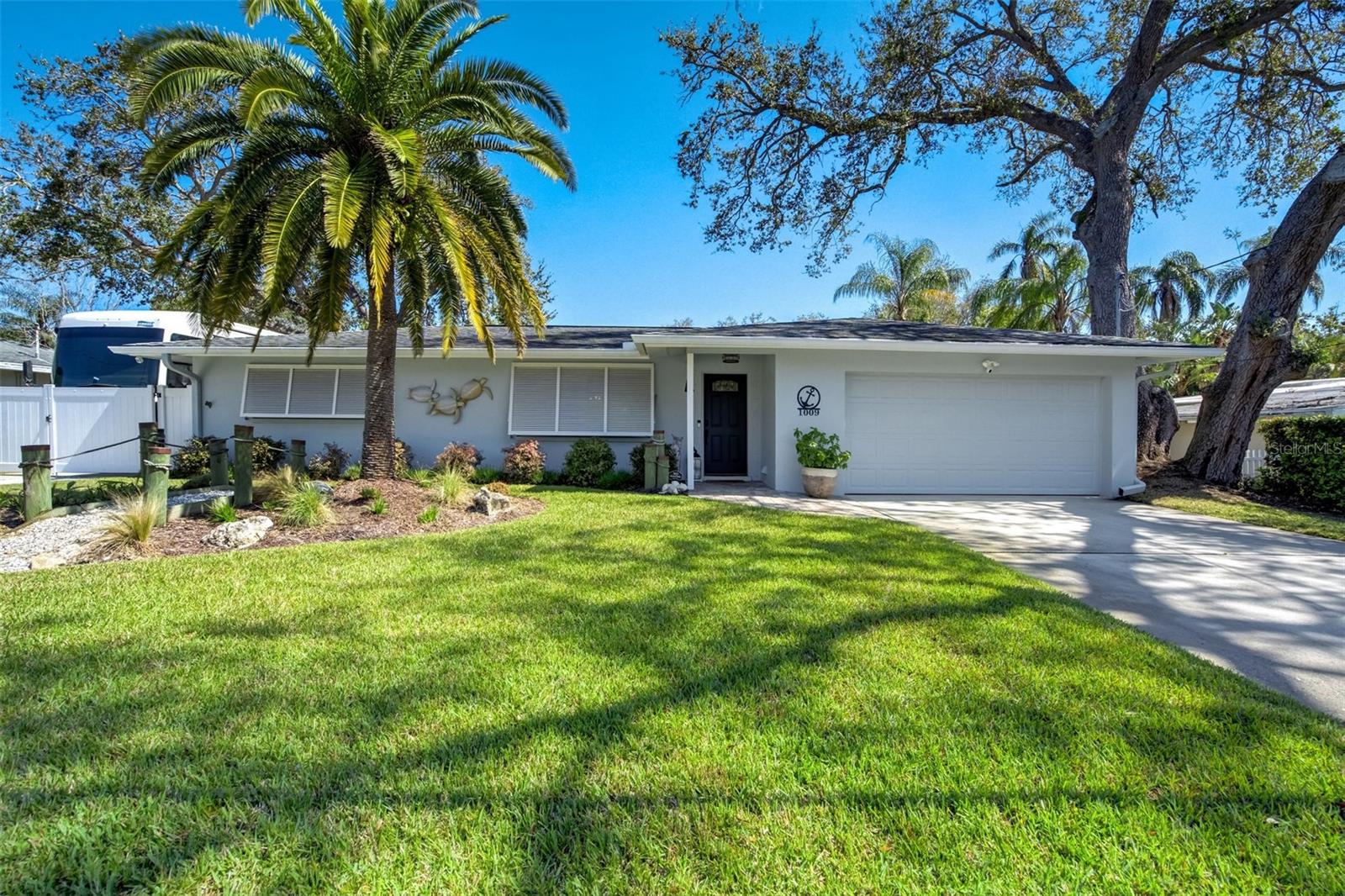 1009 BROOKSIDE DR