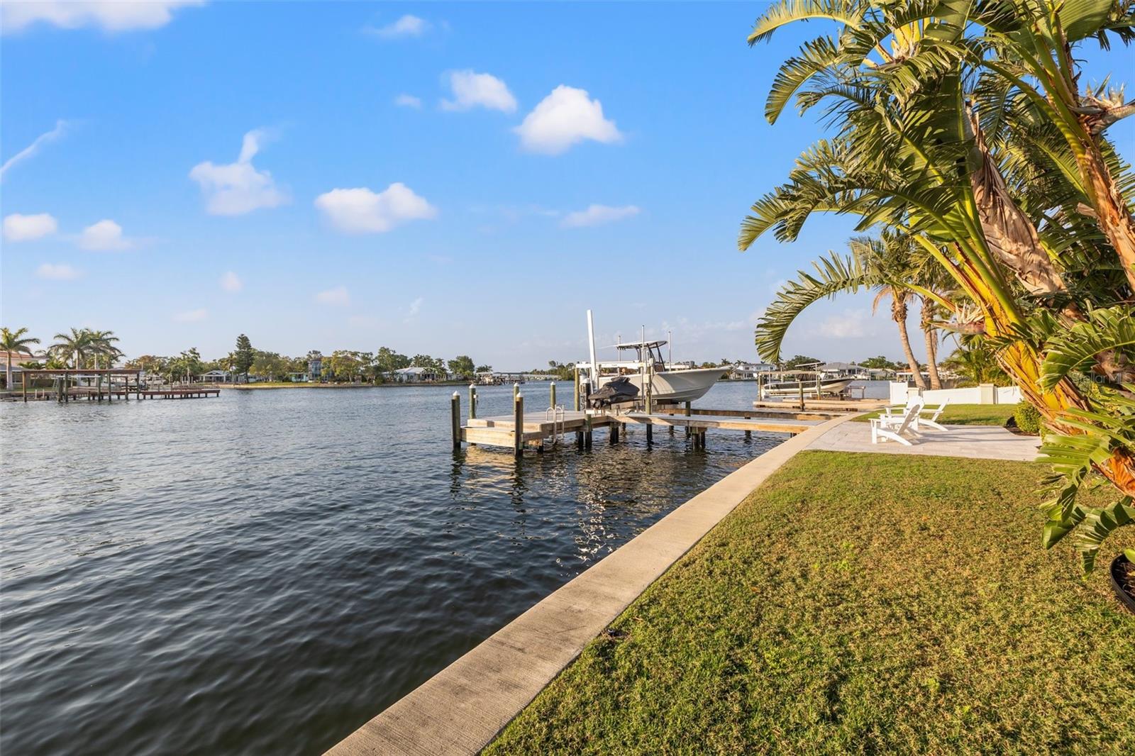 935 EDEN ISLE DR NE