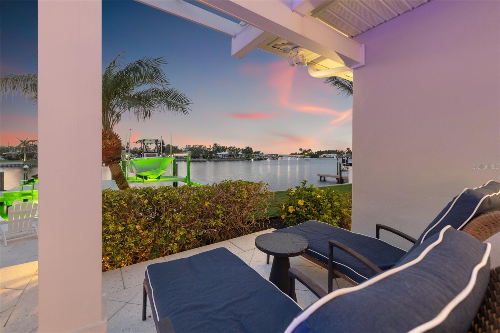 935 EDEN ISLE DR NE