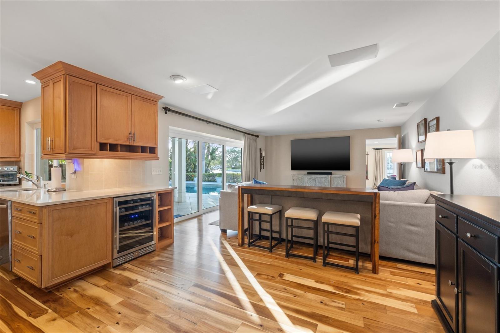 935 EDEN ISLE DR NE