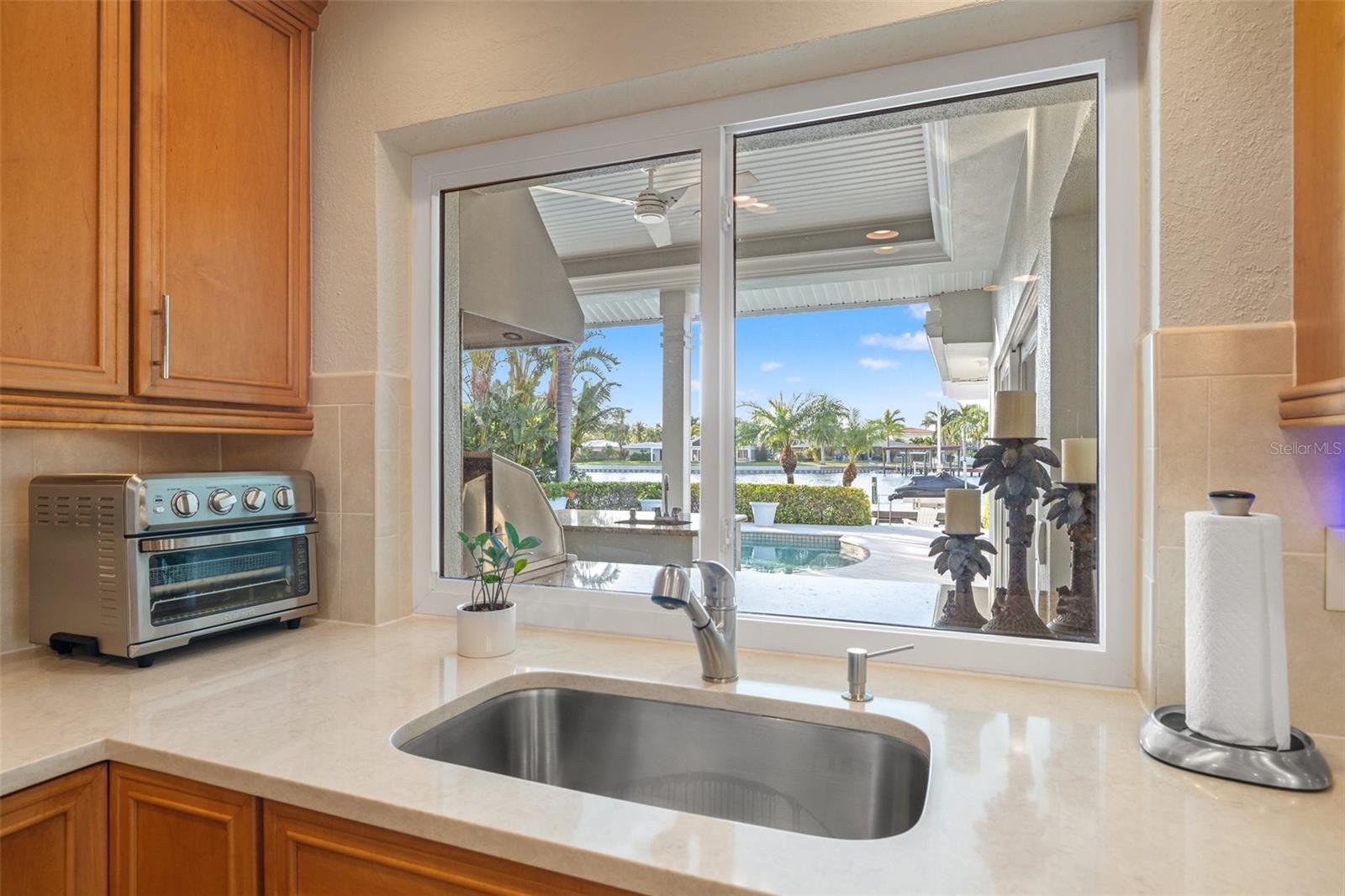 935 EDEN ISLE DR NE