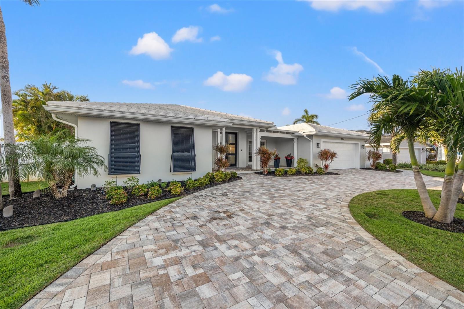 935 EDEN ISLE DR NE