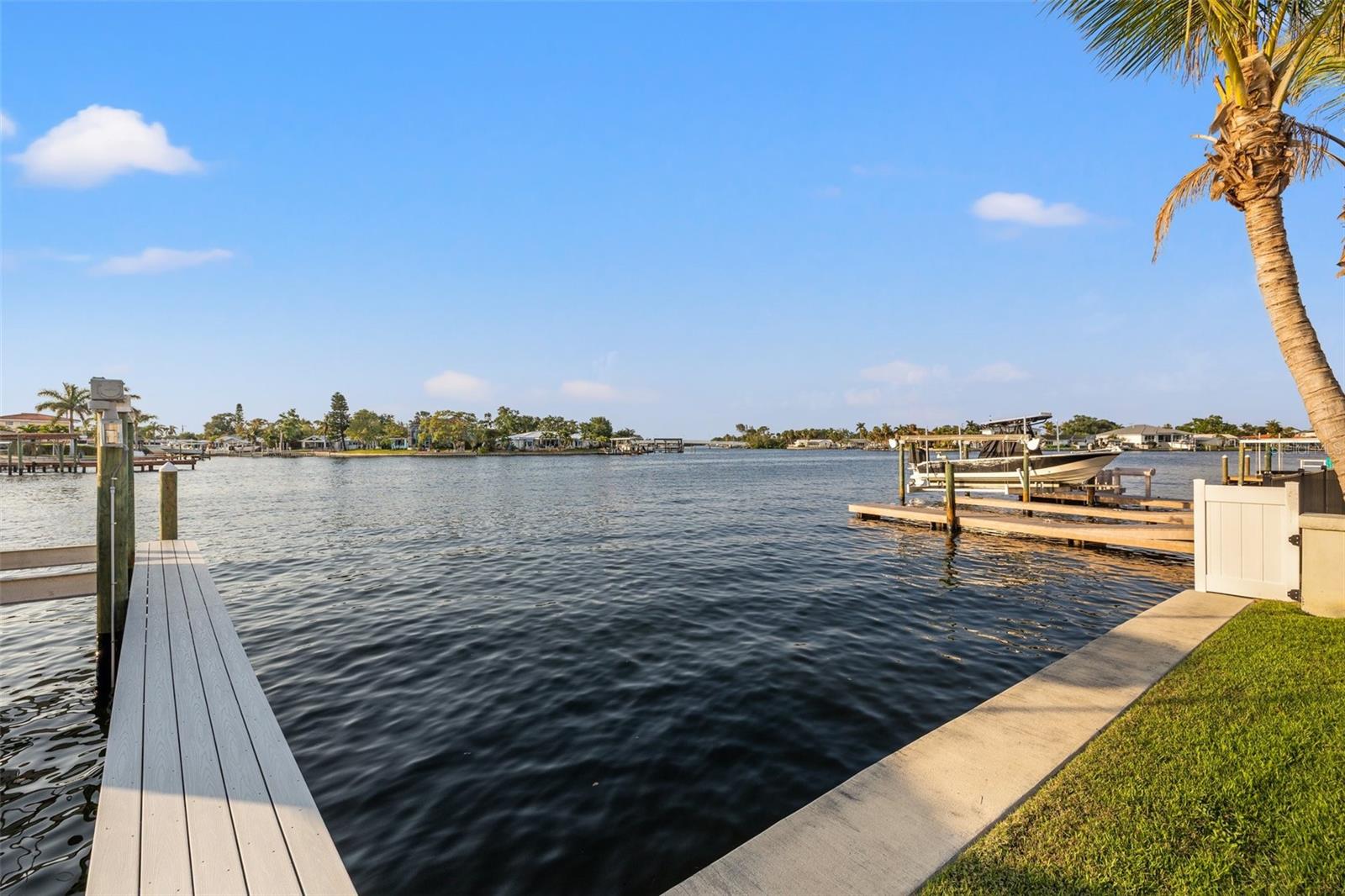 935 EDEN ISLE DR NE