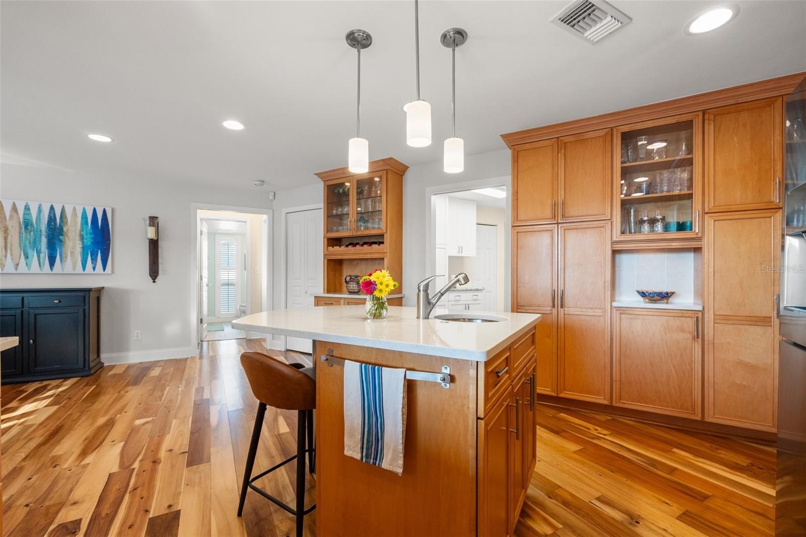 935 EDEN ISLE DR NE